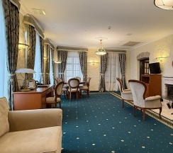 Двухкомнатный люкс «Президент» с сауной в Old Estate Hotel&SPA