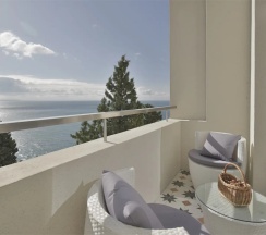 Luxe с балконом и с видом на море двуспальная кровать в Garden Resort