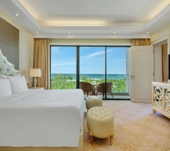 Двухместный люкс с видом на море двуспальная кровать в Курортный отель Radisson Blu Resort Phu Quoc