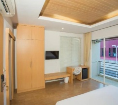 Трёхместный номер Deluxe с балконом в Casa de Coral Phuket