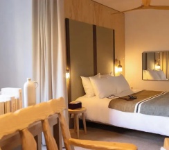 Двухместный люкс с балконом (двуспальная кровать) в MOB Hotel Cannes