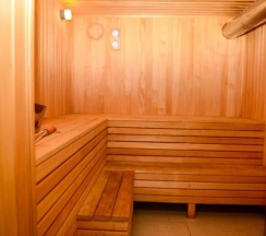 Четырехместный коттедж с террасой и видом в сад в Азов Инн