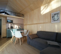 Четырёхместный Барнхаус на берегу озера в ЭкоPort на Отрадном