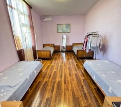 Четырёхместный номер Comfort с красивым видом из окна в Частный дом На Адлейба