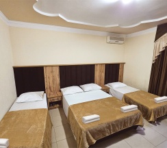 Улучшенный четырехместный номер с балконом в Guest house city center