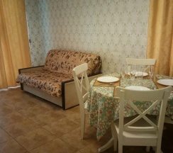 Коттедж с красивым видом из окна в Корница