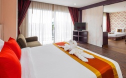 Семейный номер Standard с балконом в Malin Patong Hotel