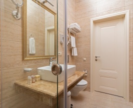 Двухкомнатный семейный улучшенный в Trianon hotel