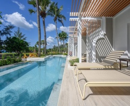 Двухместный номер Deluxe Terrace Lagoon Pool Access с балконом двуспальная кровать в Thavorn Palm Beach Resort Phuket