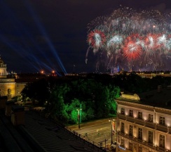 Панорамный угловой люкс  с 1 большой кроватью и видом на Адмиралтейство, Зимний Дворец, вид на крыши города(кондиционер) в Соло Панорама Дворцовая площадь