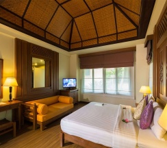 Бунгало Deluxe с балконом в Курортный отель The Fair House Beach Resort & Hotel