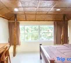 Бунгало с видом на реку в Fahluang Resort