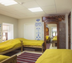 Четырёхместный номер Economy с видом на город в Ясенпень