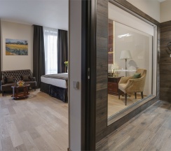 Люкс с видом на сад в Viewpoint Hotel