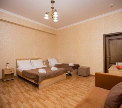 Стандарт 4-местный с двуспальной и односпальной кроватями и балконом в Джульетта