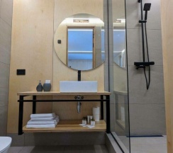 Большой зеркальный куб №21 для 2-4 гостей в Август