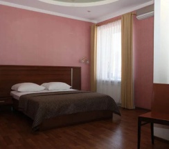 2-комнатный номер полулюкс №8 в Гранд