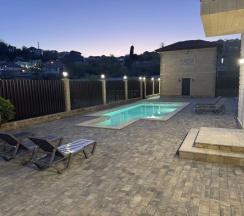 Четырёхместный семейный коттедж с балконом в Розмарин