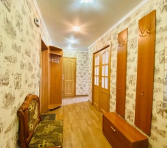 Апартаменты с балконом и с видом на город в Apartments on str. International, bld. 36