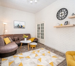 Четырёхместные апартаменты с 3 комнатами с видом на город в 3-комн. апарты в центре города на ул. Романовская Слобода 22