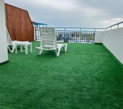 Двухуровневый ПОЛУЛЮКС с зоной отдыха на крыше и видом на бассейн в Santorini Family Club