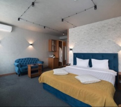 Просторный номер Классик с кроватью King-size в Loft Boutique