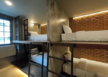 Кровать в общем номере в Premier Hostel Chiang Mai