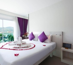 Двухместный номер Deluxe двуспальная кровать в The AIM Patong Hotel