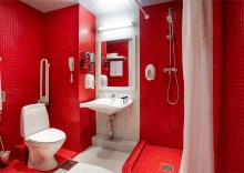 Номер для гостей с ограниченными физическими возможностями в Red stars hotel