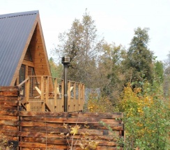 Коттедж с балконом и с красивым видом из окна в Красные Скалы