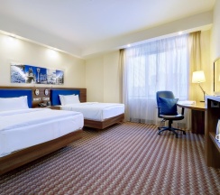 Номер стандарт с двумя односпальными кроватями в Hampton by Hilton