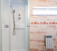 Семейный номер на трех-четырех гостей с большой террасой и видом во двор (корпус К) в Оптимист