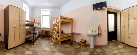 Кровать в 6-местном общем номере в Паровозъ