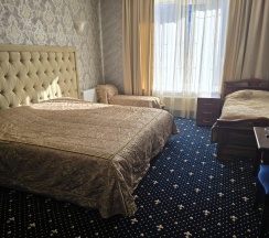 3-местная комната стандарт в Golden House