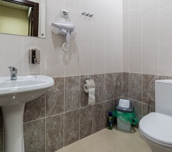 Спальное место в 8-местном общем номере в Comfort
