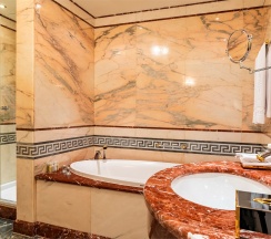 Улучшенный номер с видом на город в Taleon Imperial Hotel