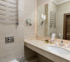 Номер Deluxe с балконом и видом на бассейн - с двуспальной кроватью в Movenpick Resort&SPA Anapa Miracleon