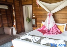 Вилла с красивым видом из окна в 100 Islands Resort & Spa