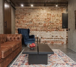 Двухместные апартаменты с 2 комнатами с балконом двуспальная кровать в Квартира Комфортный Лофт в Центре