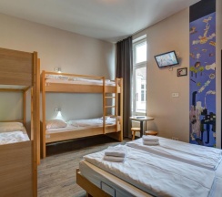 Кровать в общем номере в MEININGER Hotel Berlin Mitte