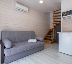 Домик с террасой в Calista