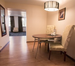 Люкс  с большой кроватью king size в Бенефит Плаза