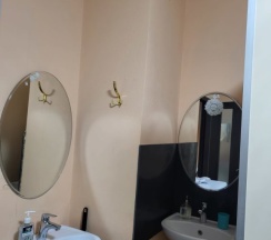 Кровать в общем номере (мужской номер) в Хона