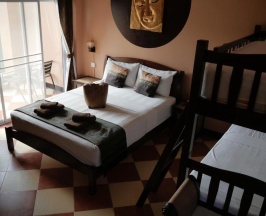 Четырёхместный семейный номер Standard в Guesthouse Liam's Suan Dok Mai