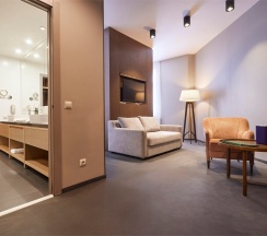 PREMIER SUITE c одной двуспальной кроватью, видом на горы и диваном-кроватью в гостиной зоне (с балконом) в Green flow