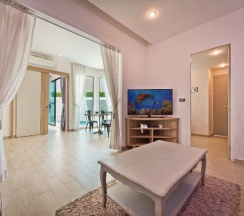 Вилла с 2 комнатами с балконом в Tropicana Pool Villa
