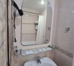 Джуниор сюит с балконом  и видом на город  в Green house