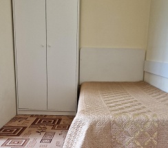 Комната стандарт с 1 односпальной и 1 двуспальной кроватью в Анюта