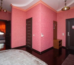 Люкс 2-х комнатный 2-х местный с большой кроватью в Жемчуг