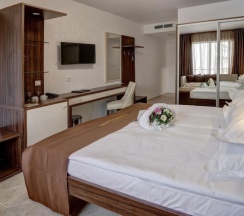 Двухместный номер Premium с балконом двуспальная кровать в Prestige Hotel and Aquapark